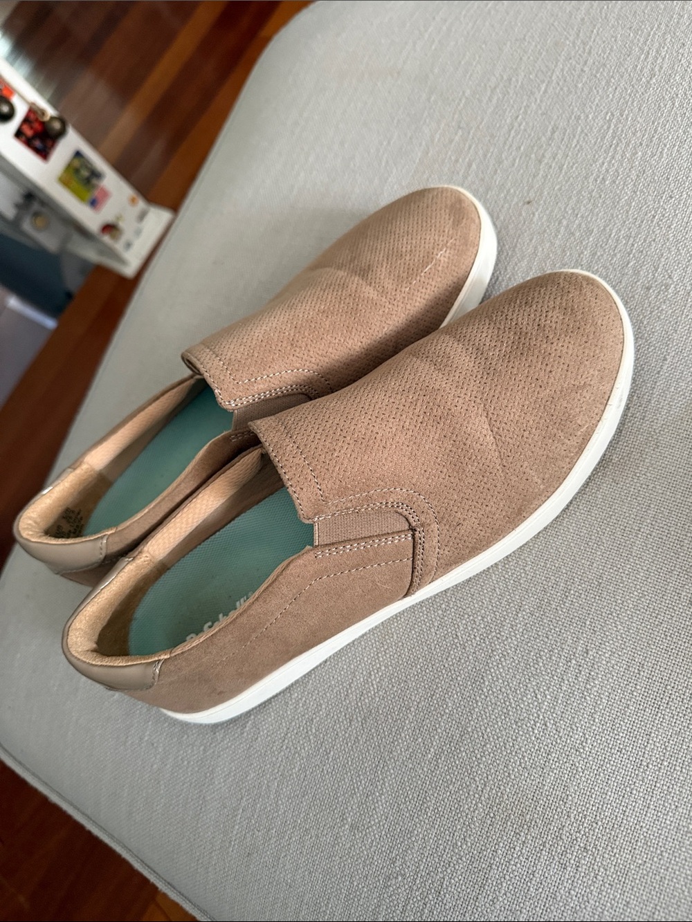 Dr. Scholl's Slip-On Sneakers/Loafers in Tan Suede with White Sole Size 9